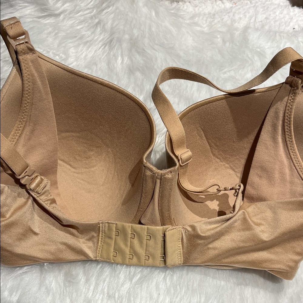 Beige Women's nursing bra . Designed with nursing clips released with one hand. - Picture 2 of 8